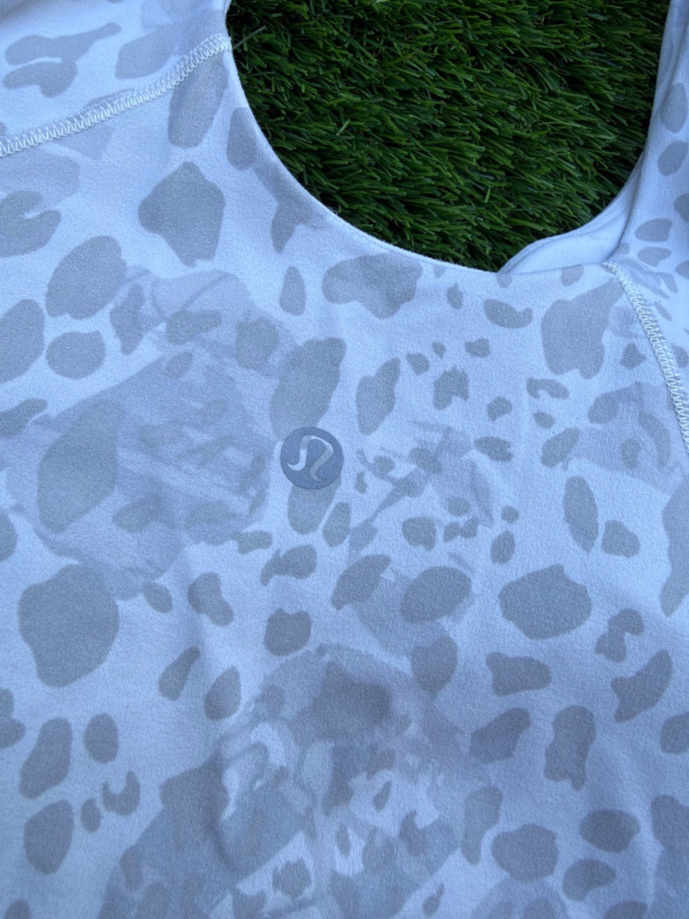 Lululemon Align Top White with Gray Print Size Small - Picture 4 of 6